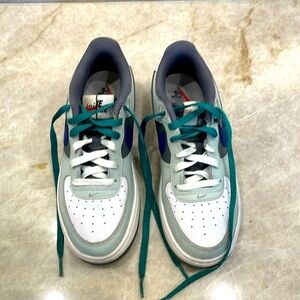 Nike Air Force 1 LV8 Big Kids' Shoes Size 5 (FB9035-001)